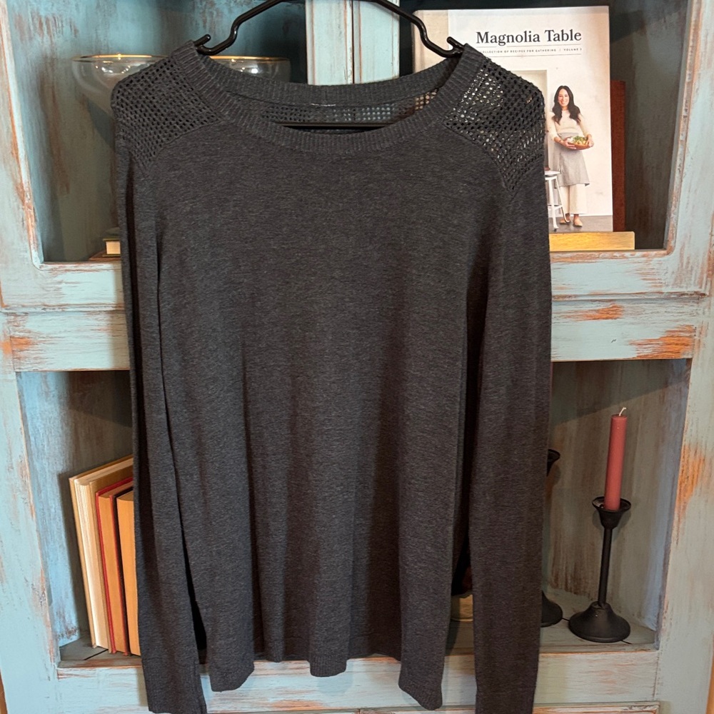 Grey Lulu long sleeve size 8key hole back